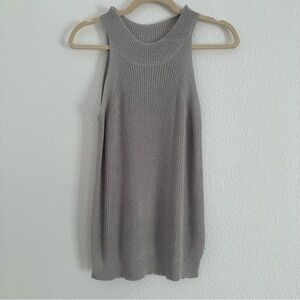 Gray Sleeveless Knit‎ Sweater Large